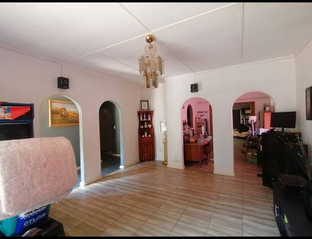 4 BEDROOM FREESTANDING FOR SALE IN STILFONTEIN EXT 4